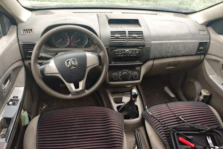 Used BAIC Weiwang M20 2015 1.2L economy version A122 Center Console