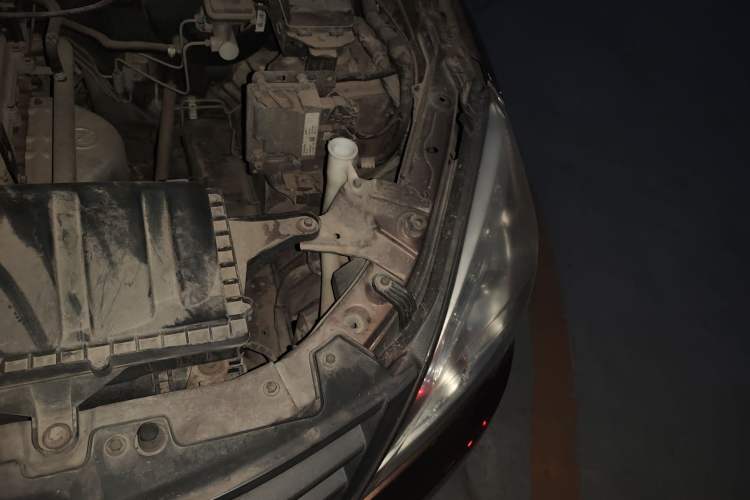 Used BAIC Weiwang M20 2015 1.2L economy version A122 Engine Bay Left