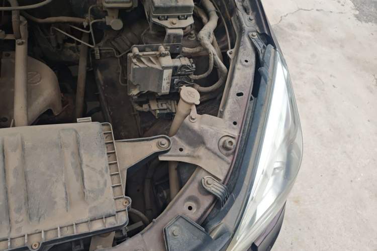 Used BAIC Weiwang M20 2015 1.2L economy version A122 Engine Bay Left