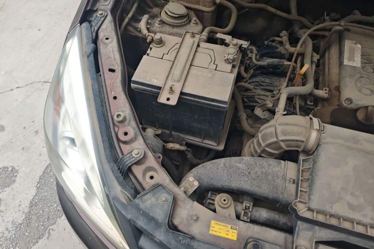 Used BAIC Weiwang M20 2015 1.2L economy version A122 Engine Bay Right