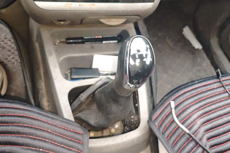 Used BAIC Weiwang M20 2015 1.2L economy version A122 Gear Lever