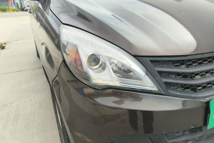 Used BAIC Weiwang M20 2015 1.2L economy version A122 Right Front Headlight