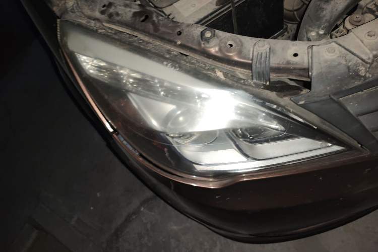 Used BAIC Weiwang M20 2015 1.2L economy version A122 Right Front Headlight