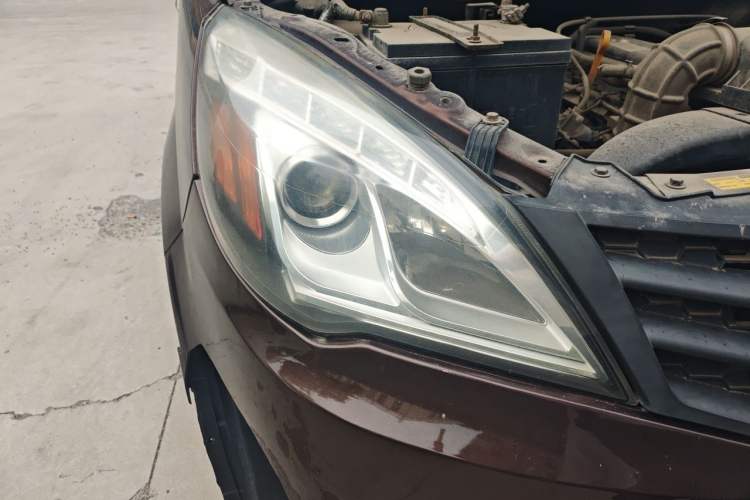 Used BAIC Weiwang M20 2015 1.2L economy version A122 Right Front Headlight