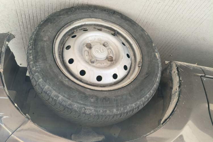 Used BAIC Weiwang M20 2015 1.2L economy version A122 Right Front Wheel Hub