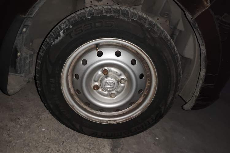 Used BAIC Weiwang M20 2015 1.2L economy version A122 Right Front Wheel Hub