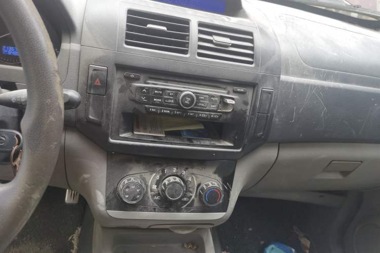 Used BAIC Weiwang M20 2015 1.2L economy version A122 Audio And AC Panel