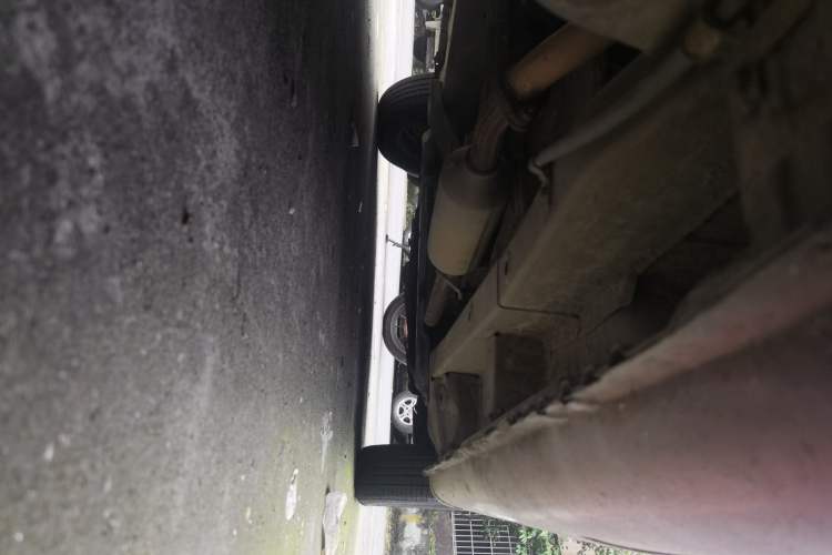 Used BAIC Weiwang M20 2015 1.2L economy version A122 Chassis Rear Right