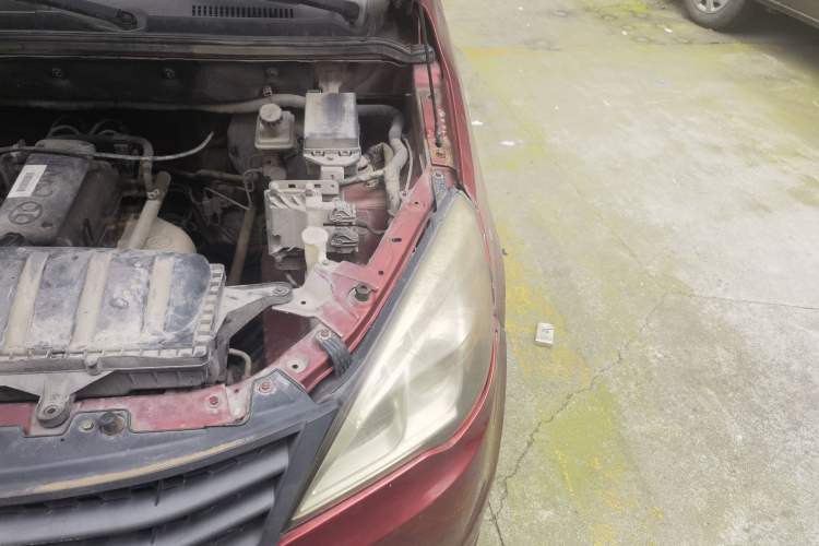 Used BAIC Weiwang M20 2015 1.2L economy version A122 Engine Bay Left