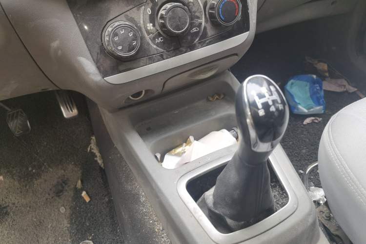 Used BAIC Weiwang M20 2015 1.2L economy version A122 Gear Lever