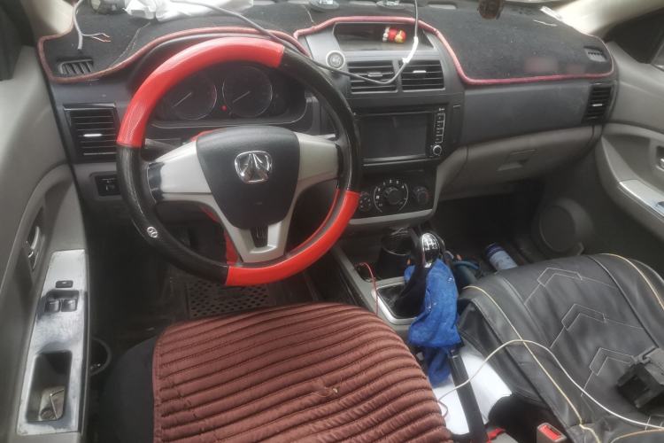 Used BAIC Weiwang M20 2015 1.2L economy version A122 Center Console