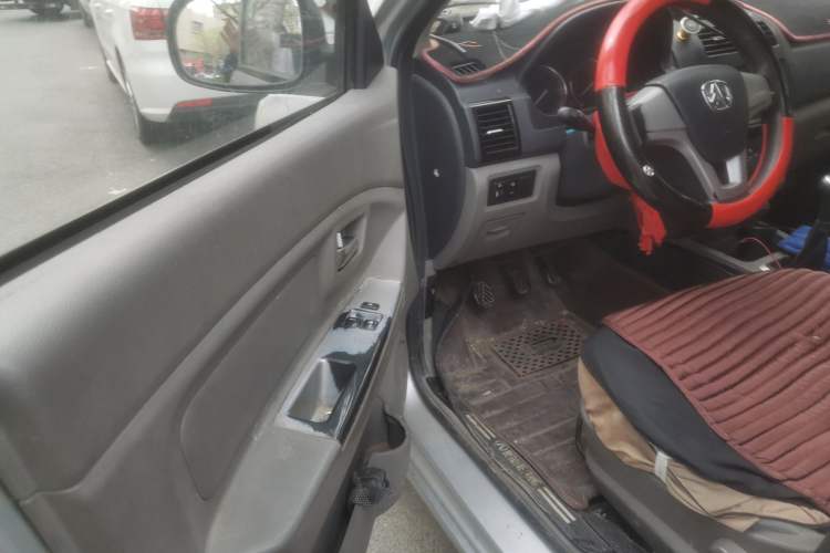 Used BAIC Weiwang M20 2015 1.2L economy version A122 Driver Seat