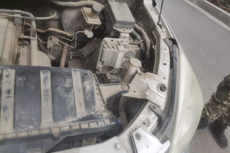 Used BAIC Weiwang M20 2015 1.2L economy version A122 Engine Bay Left