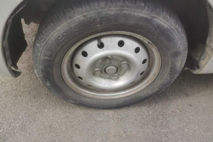 Used BAIC Weiwang M20 2015 1.2L economy version A122 Right Front Wheel Hub