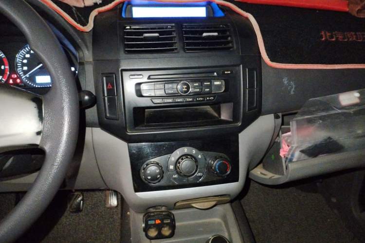 Used BAIC Weiwang M20 2015 1.2L economy version A122 Audio And AC Panel
