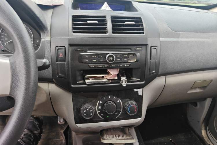 Used BAIC Weiwang M20 2015 1.2L economy version A122 Audio And AC Panel