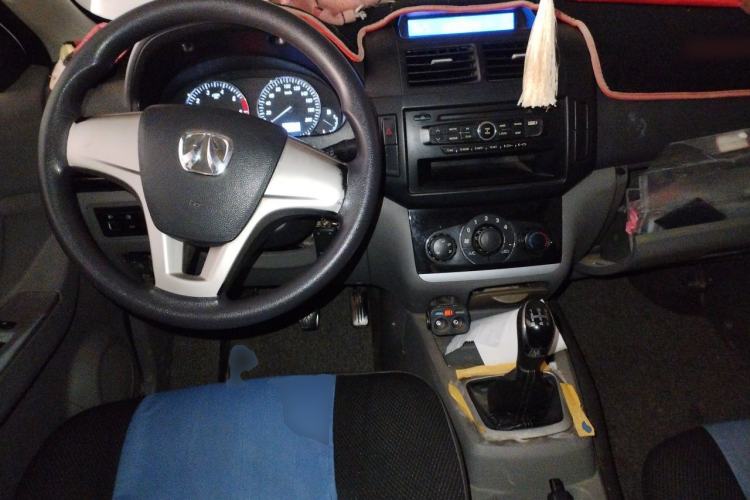 Used BAIC Weiwang M20 2015 1.2L economy version A122 Center Console
