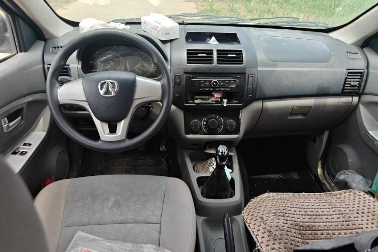 Used BAIC Weiwang M20 2015 1.2L economy version A122 Center Console