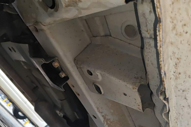 Used BAIC Weiwang M20 2015 1.2L economy version A122 Chassis Front Left