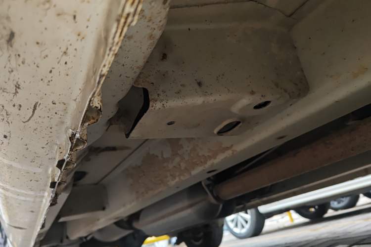Used BAIC Weiwang M20 2015 1.2L economy version A122 Chassis Front Right