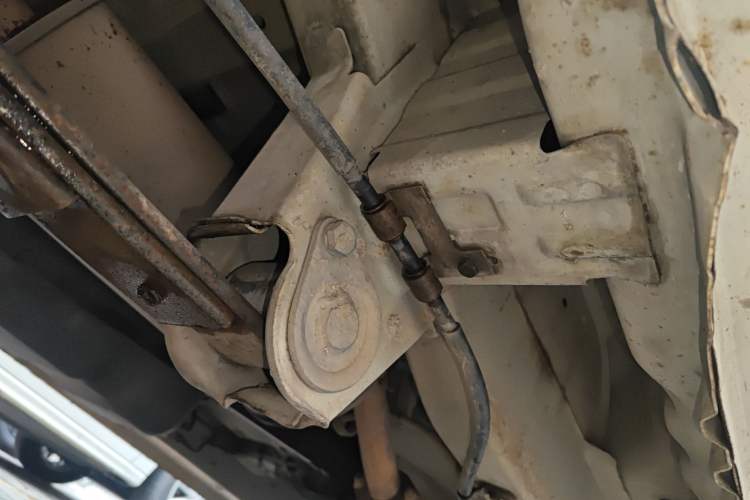 Used BAIC Weiwang M20 2015 1.2L economy version A122 Chassis Rear Right