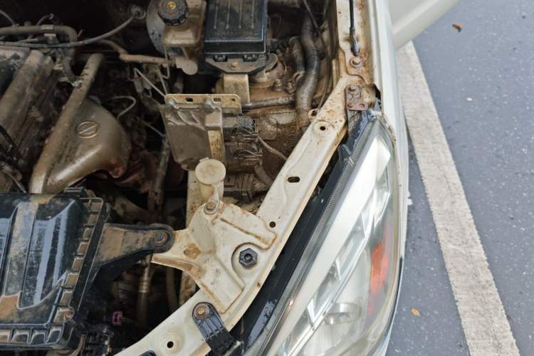 Used BAIC Weiwang M20 2015 1.2L economy version A122 Engine Bay Left
