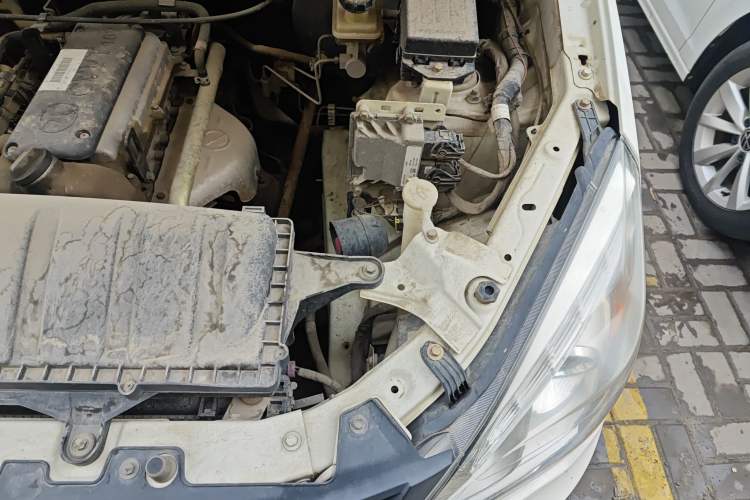 Used BAIC Weiwang M20 2015 1.2L economy version A122 Engine Bay Left