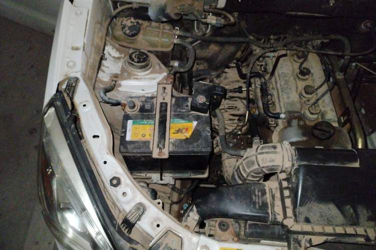 Used BAIC Weiwang M20 2015 1.2L economy version A122 Engine Bay Right
