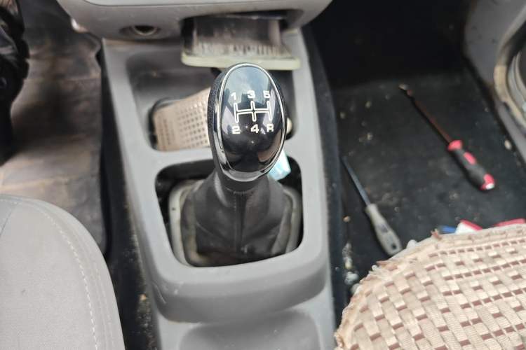 Used BAIC Weiwang M20 2015 1.2L economy version A122 Gear Lever