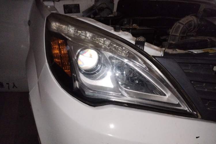 Used BAIC Weiwang M20 2015 1.2L economy version A122 Right Front Headlight