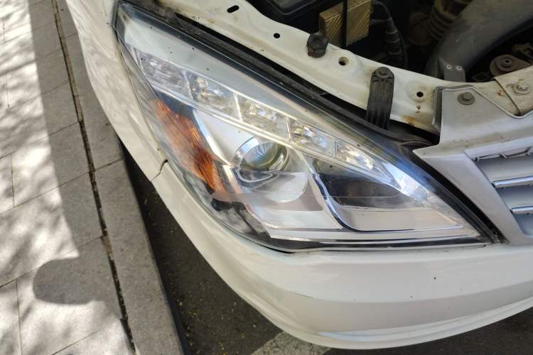 Used BAIC Weiwang M20 2015 1.2L economy version A122 Right Front Headlight