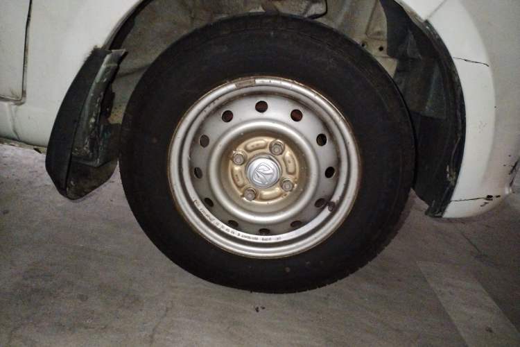Used BAIC Weiwang M20 2015 1.2L economy version A122 Right Front Wheel Hub