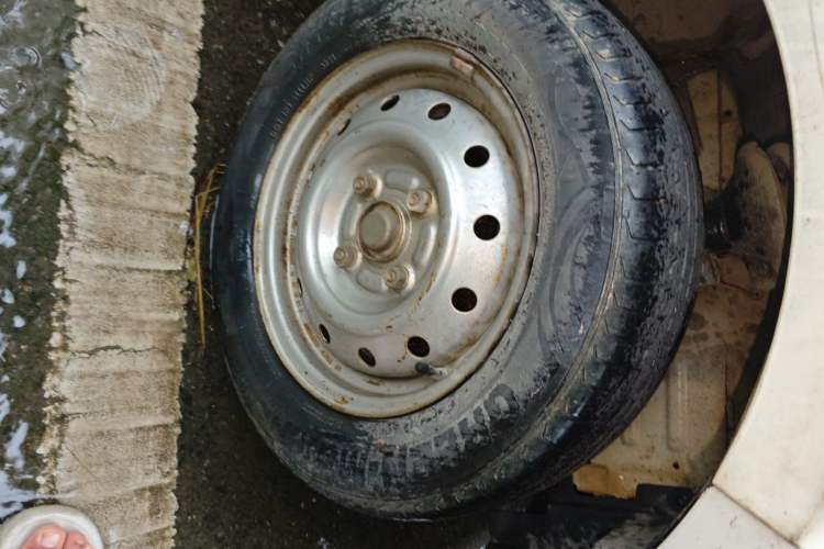 Used BAIC Weiwang M20 2015 1.2L economy version A122 Right Front Wheel Hub