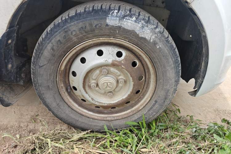 Used BAIC Weiwang M20 2015 1.2L economy version A122 Right Front Wheel Hub