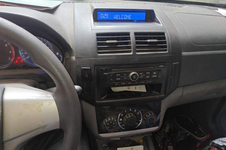 Used BAIC Weiwang M20 2015 1.2L economy version A122 Audio And AC Panel