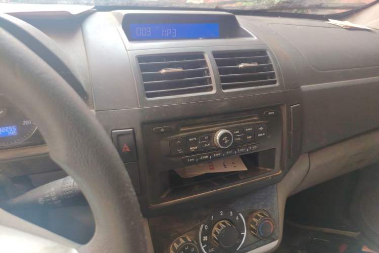Used BAIC Weiwang M20 2015 1.2L economy version A122 Audio And AC Panel