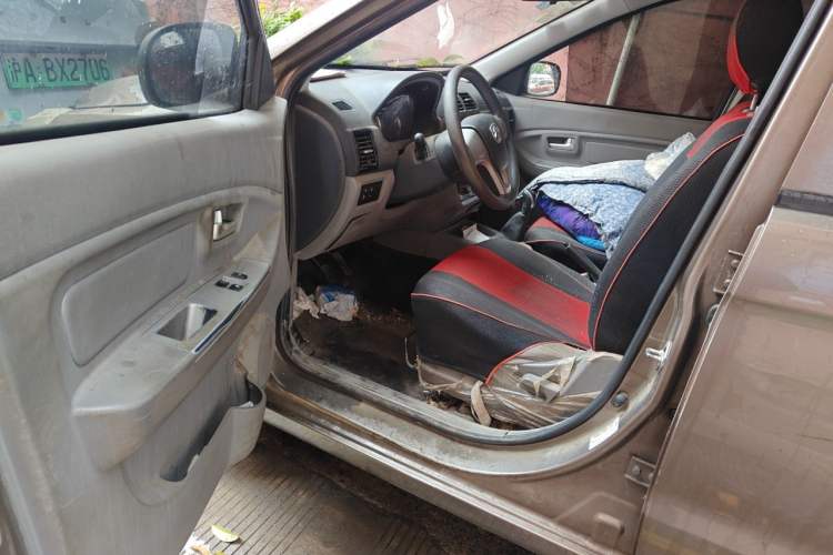 Used BAIC Weiwang M20 2015 1.2L economy version A122 Driver Seat