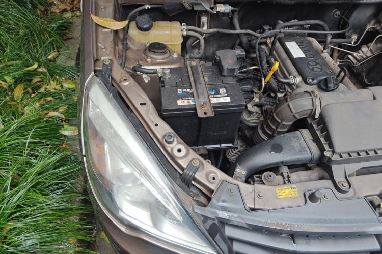Used BAIC Weiwang M20 2015 1.2L economy version A122 Engine Bay Right