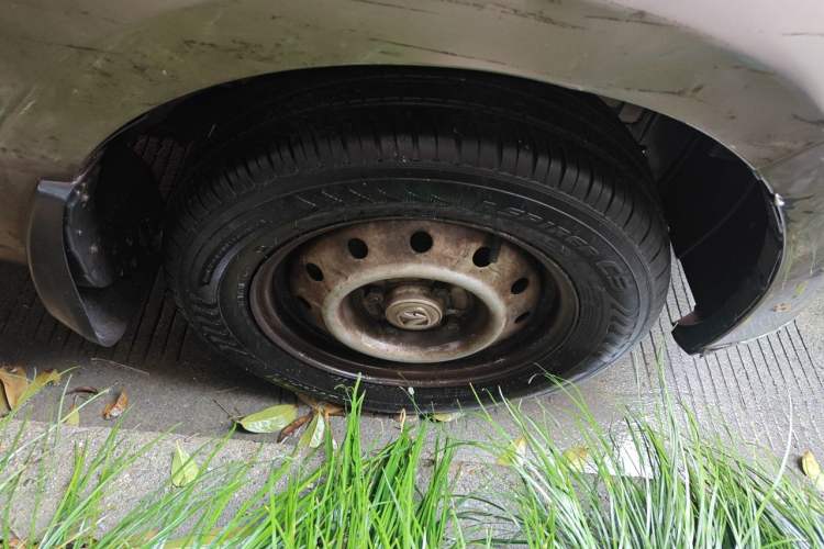 Used BAIC Weiwang M20 2015 1.2L economy version A122 Right Front Wheel Hub