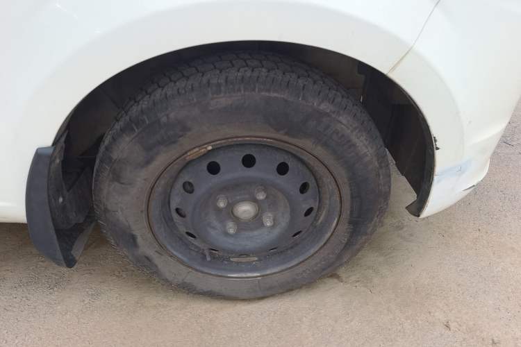 Used BAIC Weiwang M20  Right Front Wheel Hub