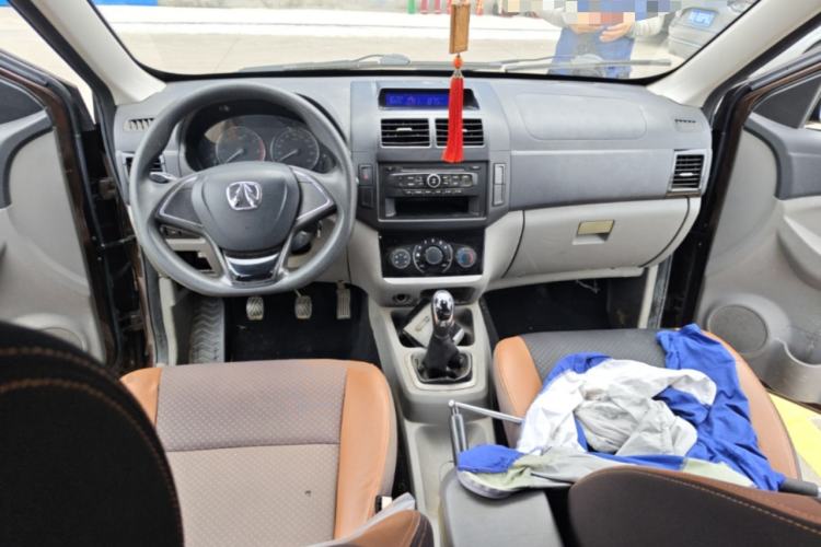 Used BAIC Weiwang M20 2017 1.5L M20S Basic Version DAM15DL Center Console