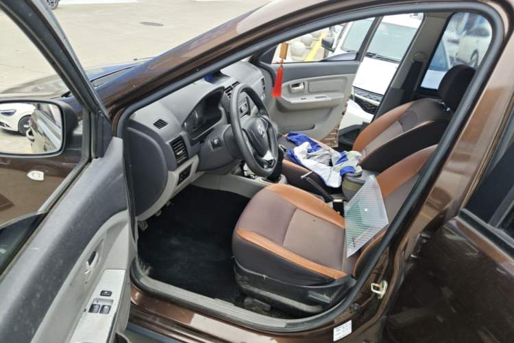 Used BAIC Weiwang M20 2017 1.5L M20S Basic Version DAM15DL Driver Seat