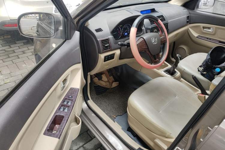 Used BAIC Weiwang M20 2017 1.5L M20S Basic Version DAM15DL Driver Seat