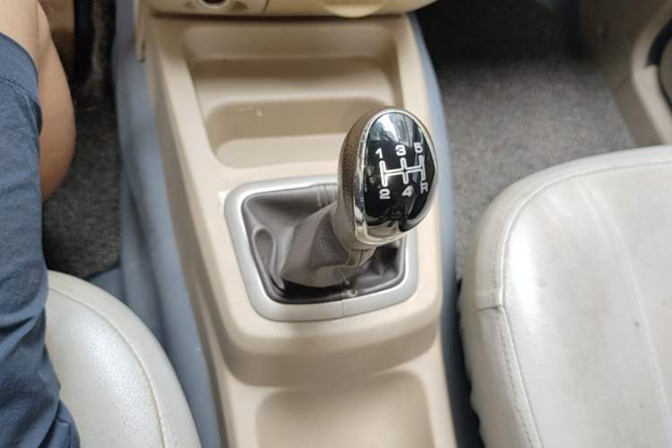 Used BAIC Weiwang M20 2017 1.5L M20S Basic Version DAM15DL Gear Lever