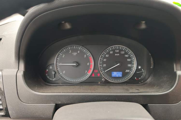 Used BAIC Weiwang M20 2017 1.5L M20S Basic Version DAM15DL Instrument Cluster