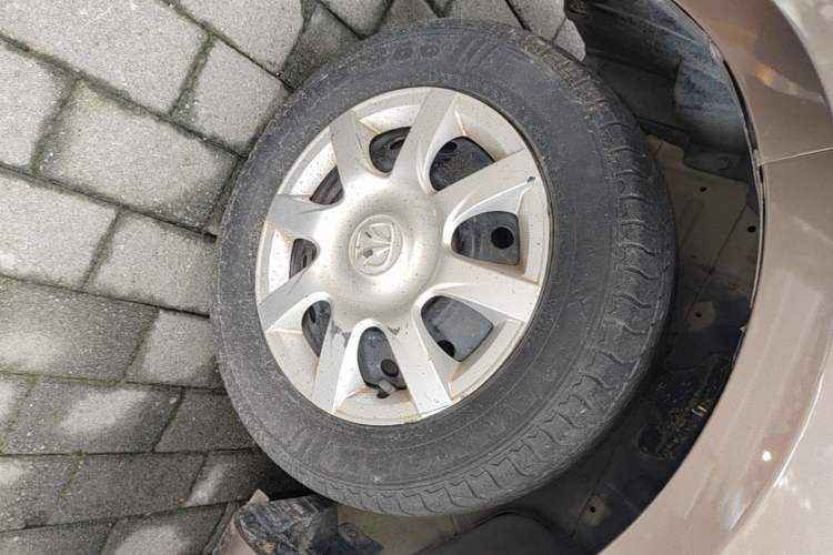 Used BAIC Weiwang M20 2017 1.5L M20S Basic Version DAM15DL Left Front Wheel Hub