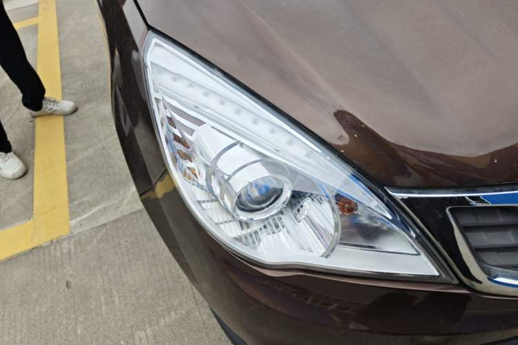 Used BAIC Weiwang M20 2017 1.5L M20S Basic Version DAM15DL Right Front Headlight