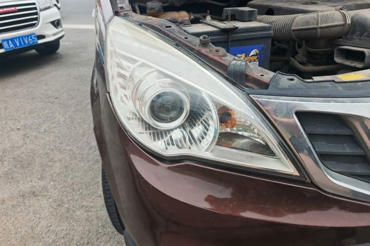 Used BAIC Weiwang M20 2017 1.5L M20S Basic Version DAM15DL Right Front Headlight