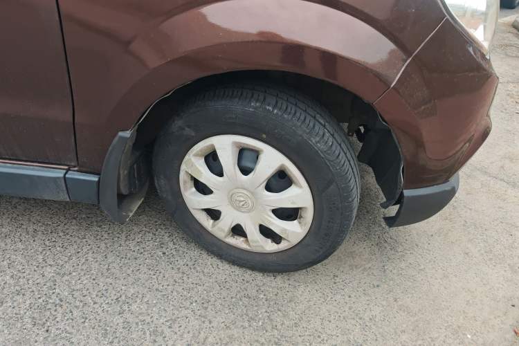Used BAIC Weiwang M20 2017 1.5L M20S Basic Version DAM15DL Right Front Wheel Hub