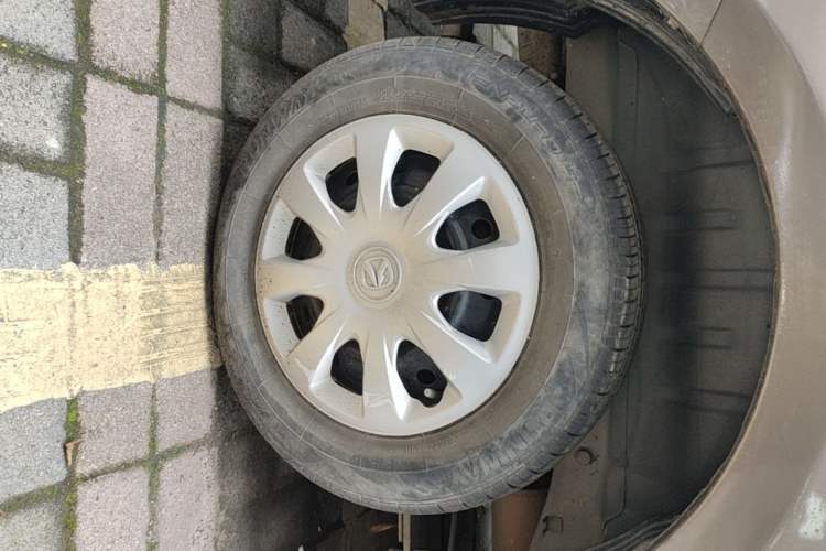 Used BAIC Weiwang M20 2017 1.5L M20S Basic Version DAM15DL Right Rear Wheel Hub